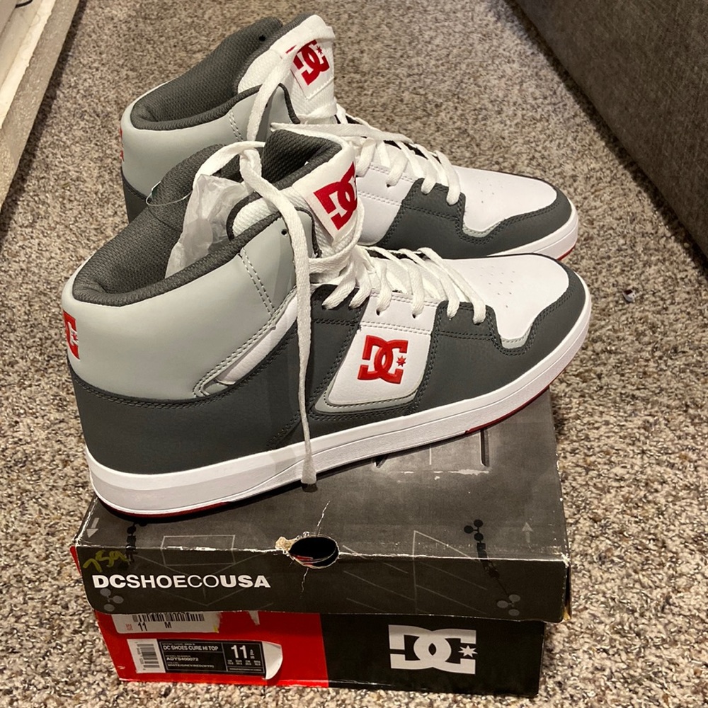 DC SHOE Cure high top sneakers NWB Men’s size 11